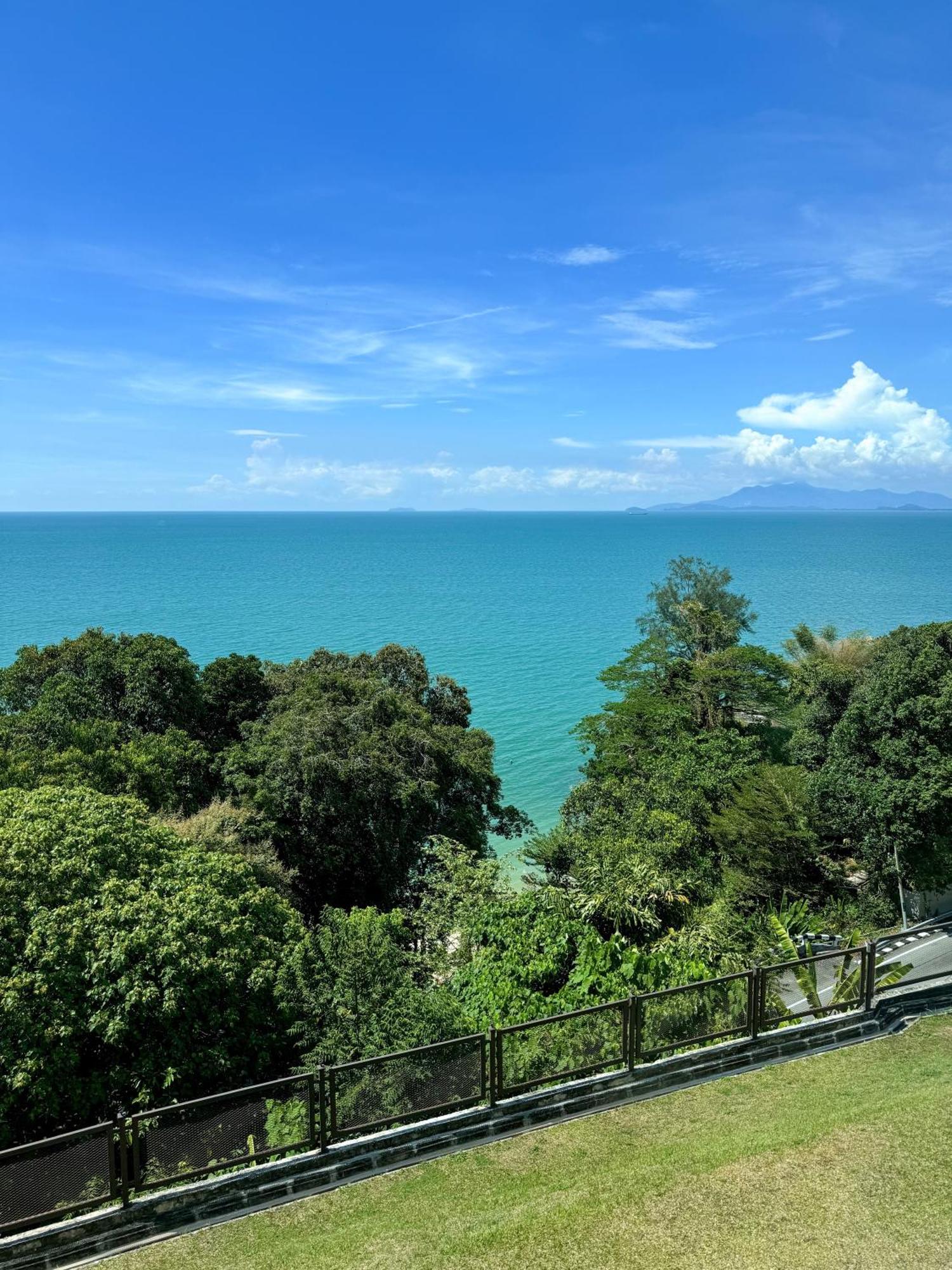 Panoramic Seaview Holiday Home - Batu Feringgi Buitenkant foto